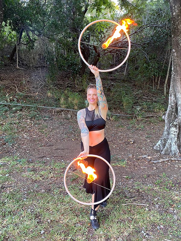 maui fire dancer